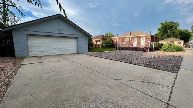 Building Photo - Spacious 5BD/2BA Home in Lakewood, CO- Available July 29th!