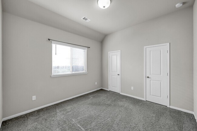 Building Photo - 2807 Jehlon Ln