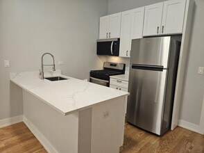 Building Photo - 1 bedroom in Chicago IL 60642