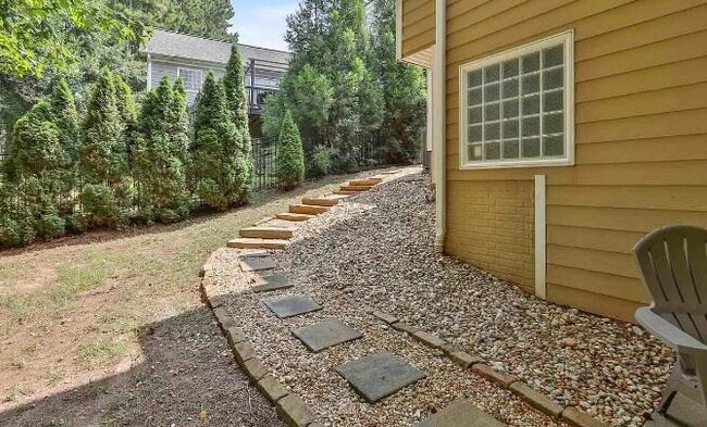 Building Photo - 164 Greenview Dr