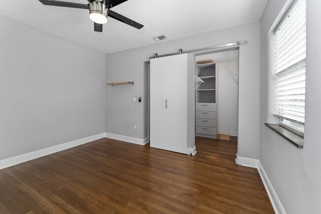 Building Photo - Charming and Updated 2/2 Home in Colonial ...
