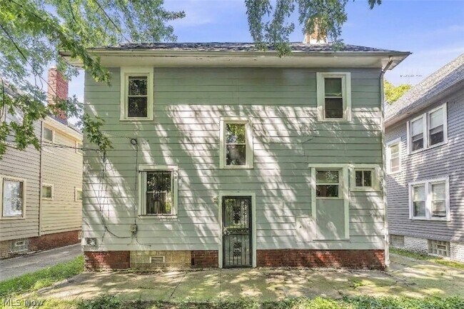 Building Photo - 921 Helmsdale Rd