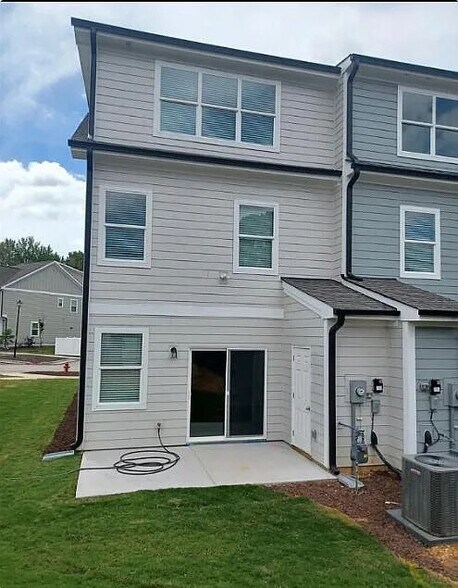 Building Photo - Room in Townhome on Old Grove Ln