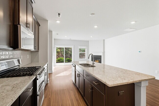 Building Photo - Modern 3BR/2.5BA Townhome in luxurious Village at Chapel Green! $2250/mo rent***