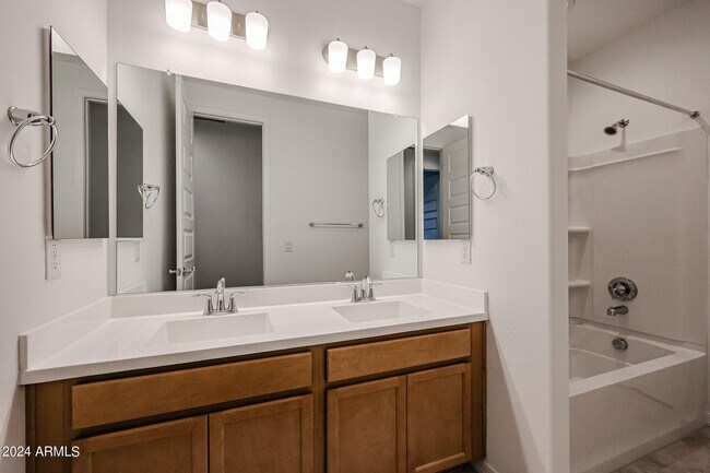 Building Photo - 8907 W Colter St