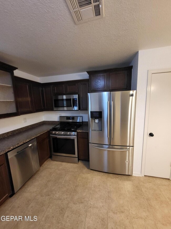 Building Photo - 1733 Shreya St