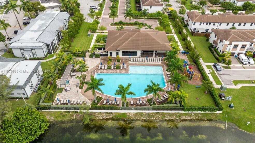 Building Photo - 403 NE 212th St