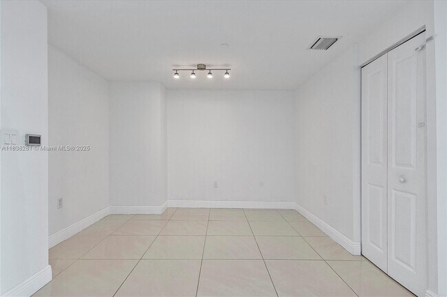 Building Photo - 1250 S Miami Ave