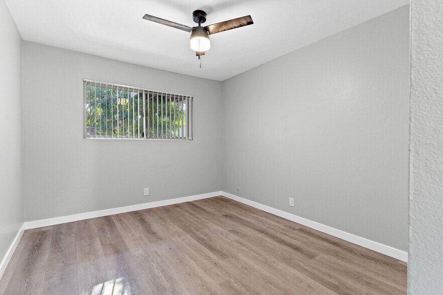 Building Photo - 10442 Lampson Ave