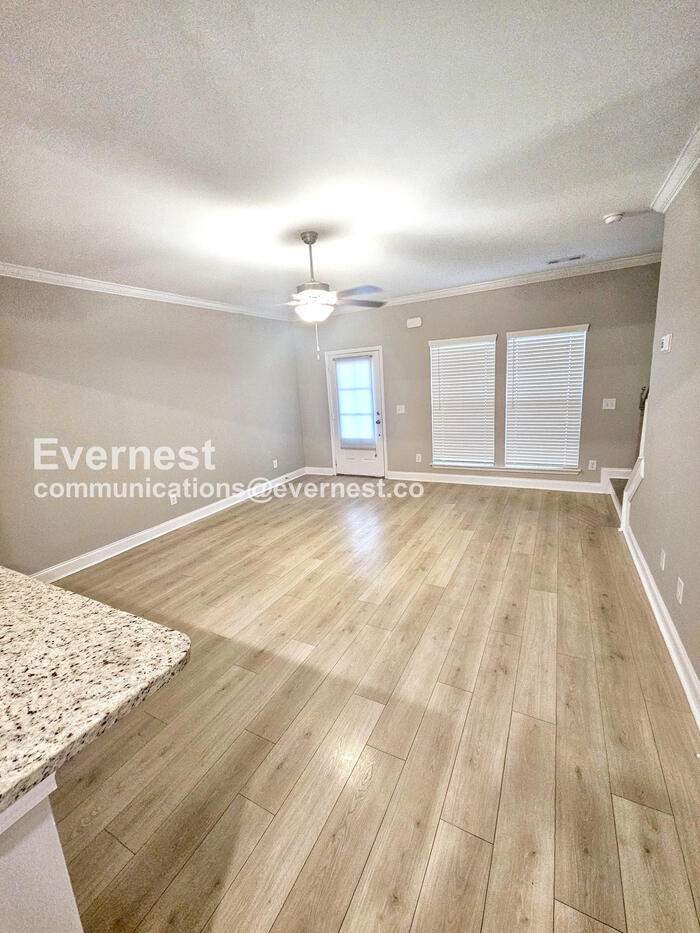 Building Photo - 809 Goswell Dr