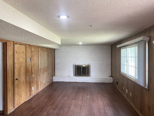 Building Photo - 4519 E 110th Terrace
