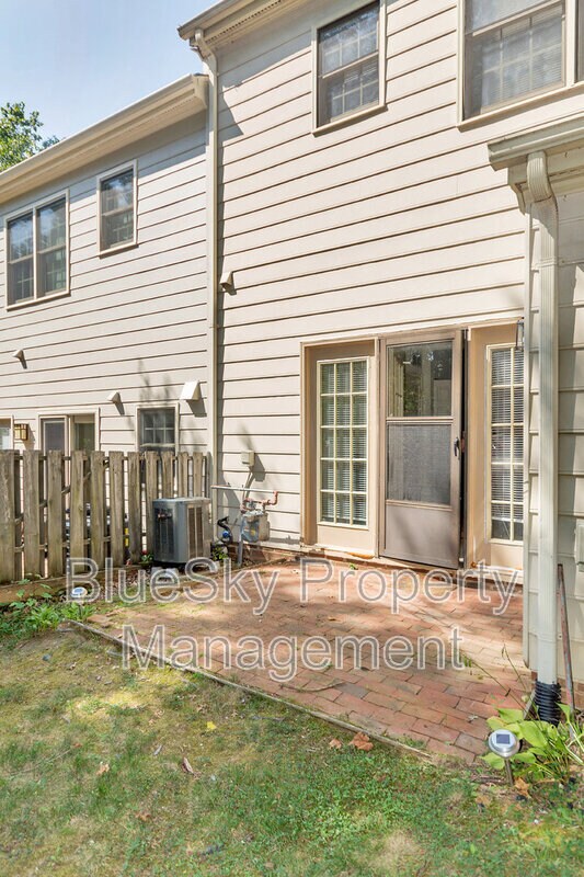 Building Photo - 1012 Huntwood Ln