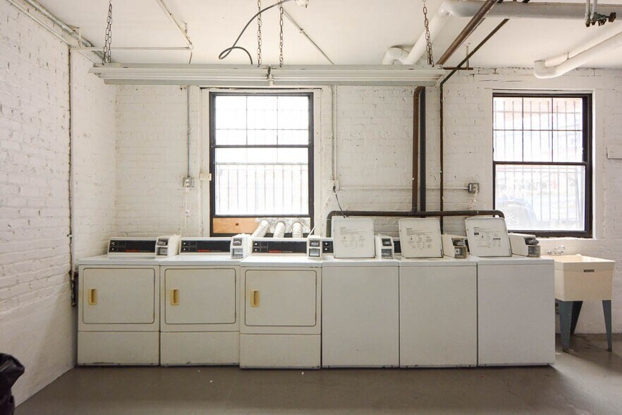 Building Photo - 4842 N Damen Ave