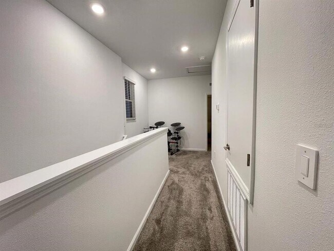 Building Photo - 1543 Cross Prairie Pkwy