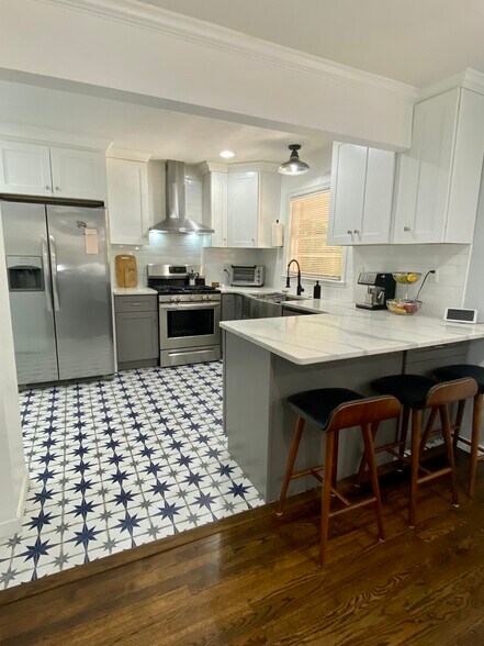 Fully updated kitchen with HE appliances - 3172 Sandusky Dr