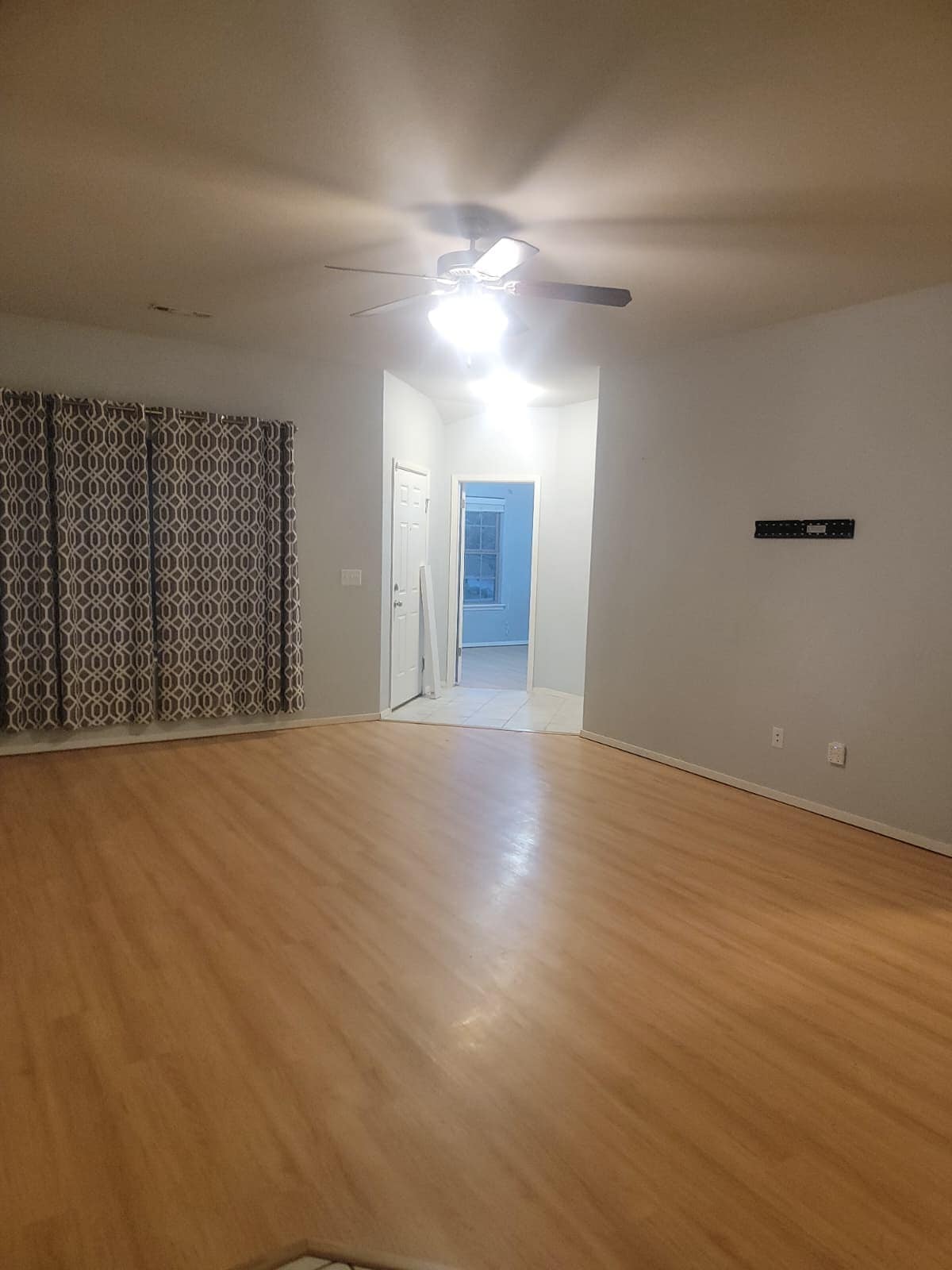 Building Photo - 904 SW Green World St