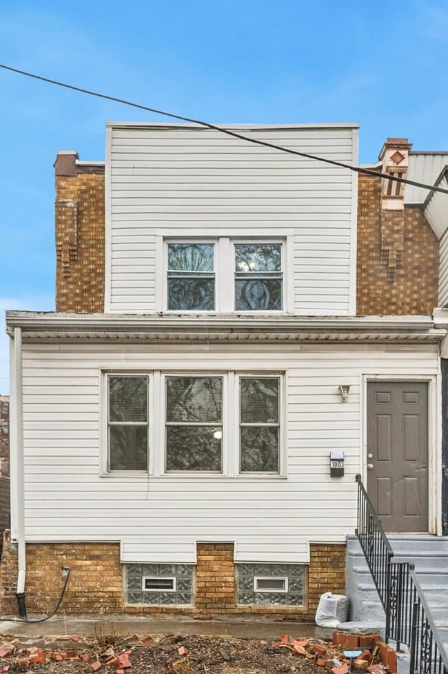 Building Photo - 1003 S 53rd St