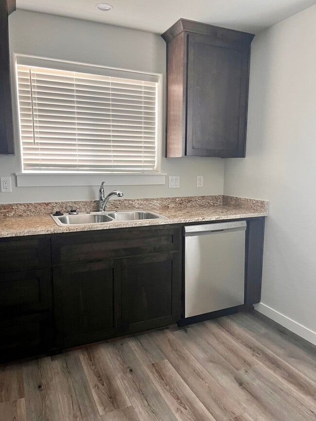 Building Photo - Medford/Central Point Area - 1 Bedroom / 1 Bath New Construction