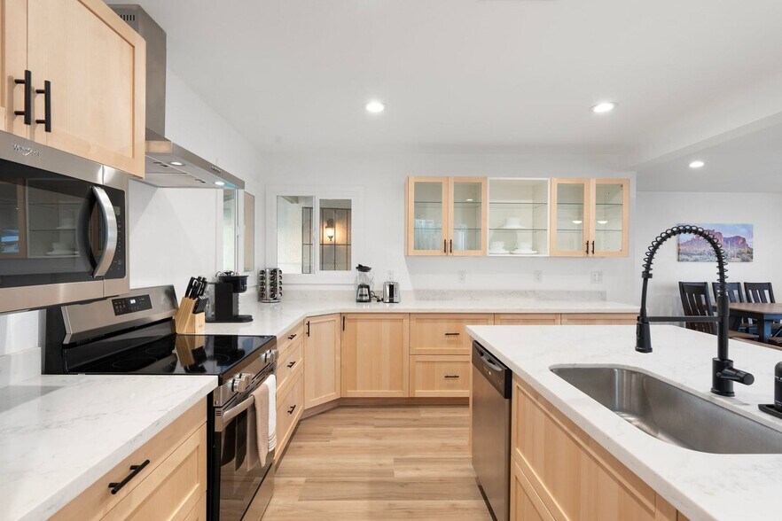 Building Photo - 7721 N 47th Dr