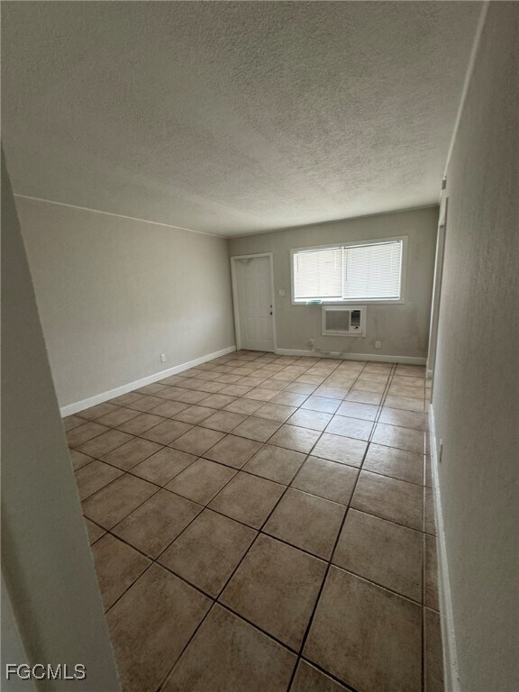 Building Photo - 2452 Stella St