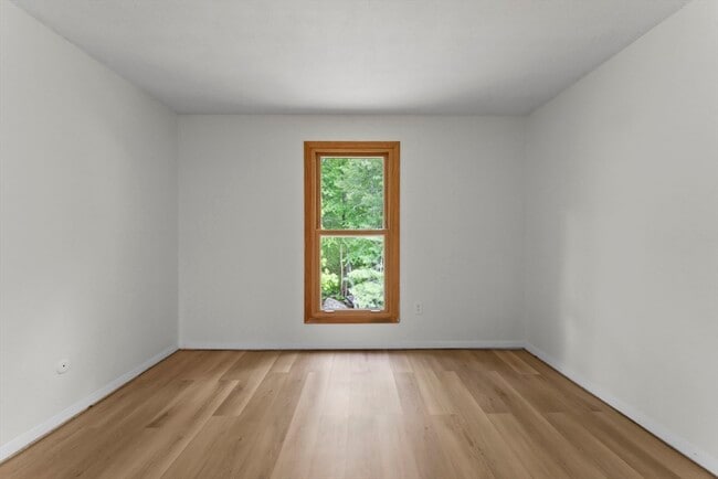Building Photo - 7 Shadowbrook Ln