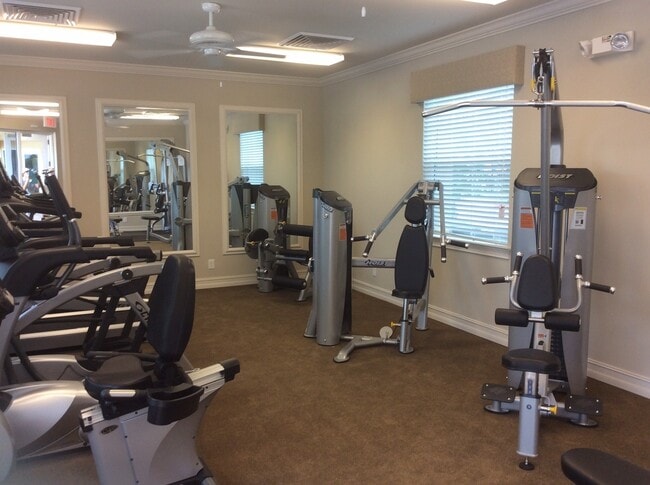 Building Photo - 3/2/2 Town Home Style Condo at Maintenance...