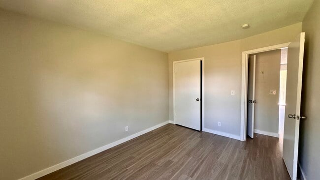 Building Photo - 141 NE 6th Ave