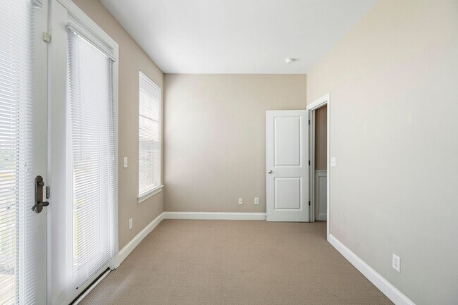 Building Photo - 3 bedroom, 2 1/2 bath unfurnished Townhouse located in Surf City-Ocean views
