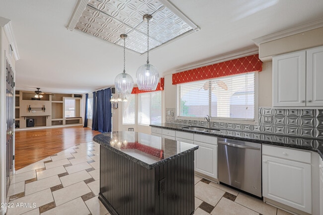 Building Photo - 16146 N 158th Ave