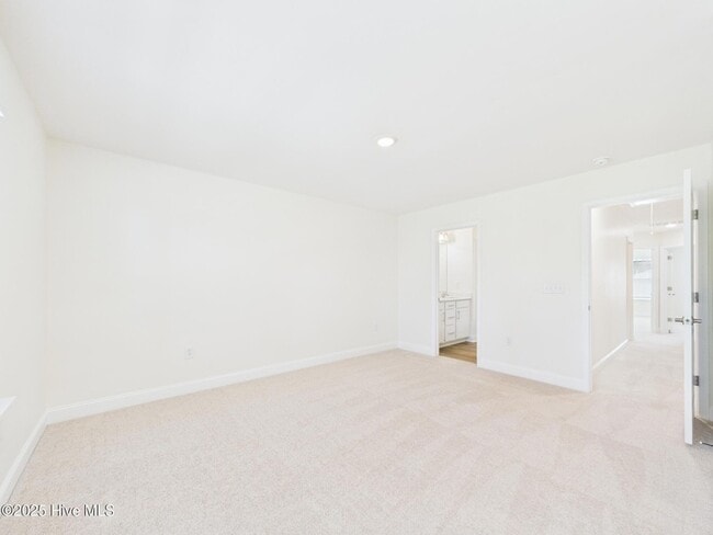 Building Photo - 458 Channel Drop Dr