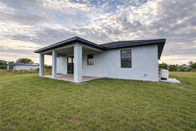 Building Photo - 1043 Eisenhower Blvd