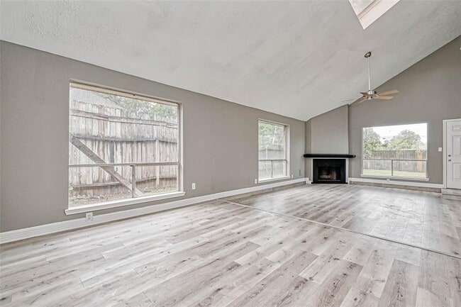 Building Photo - 9831 Orangevale Dr