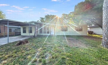 Building Photo - 3-Bedroom Home with Garage and Laundry Hoo...