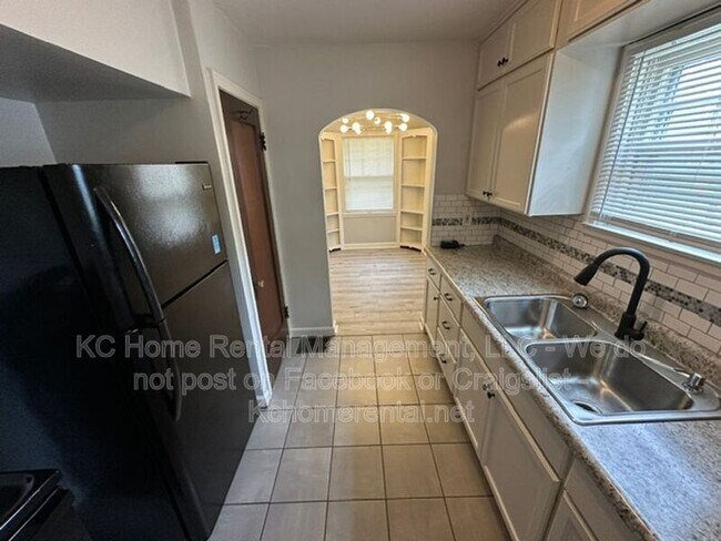 Building Photo - 6111 Raytown Rd