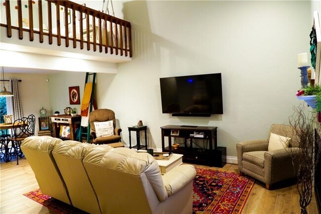 Building Photo - 145 Oak Dr