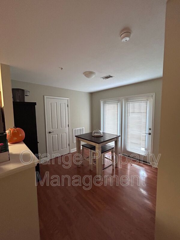 Building Photo - 204 Kelly Rd