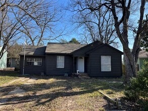 Building Photo - 1104 Bell Dr