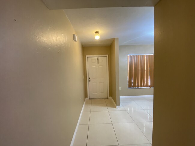 Building Photo - 4302 Santa Barbara Blvd S