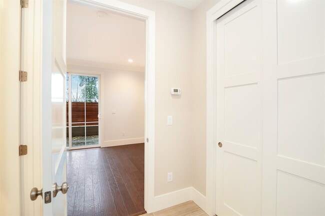 Building Photo - NEWER HOME -4 BED, 3.5 BATHS, 2 CAR GARAGE DOWNTOWN LIVING