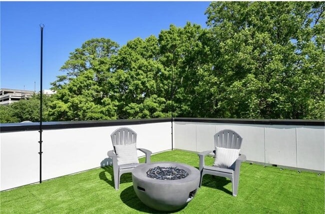 Building Photo - 536 Highland Ave NE