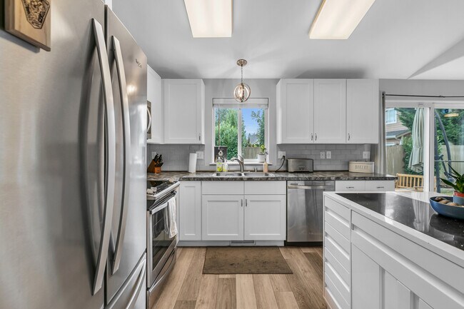 Building Photo - 1319 Golf Club Rd SE