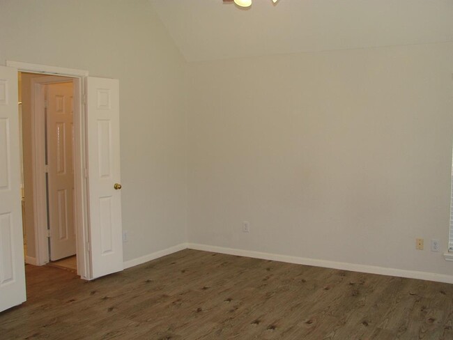 Building Photo - 22434 Cascade Springs Dr
