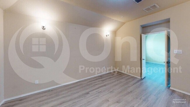 Building Photo - 400 Plum Ct
