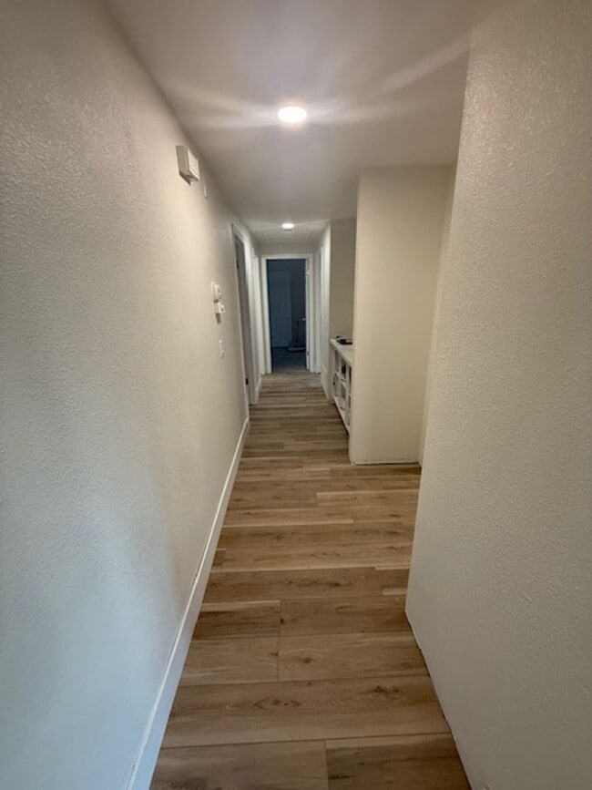 Building Photo - Fully Remodeled 3Bed/ 2Bath Home near Laguna Lake