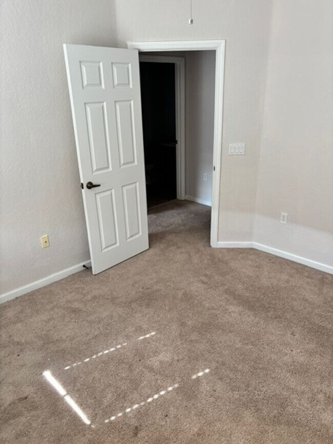 Building Photo - Peaceful 4 Bedroom 3 Full Bath Townhome In...