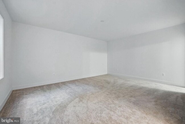 Building Photo - 5604 Clermont Dr