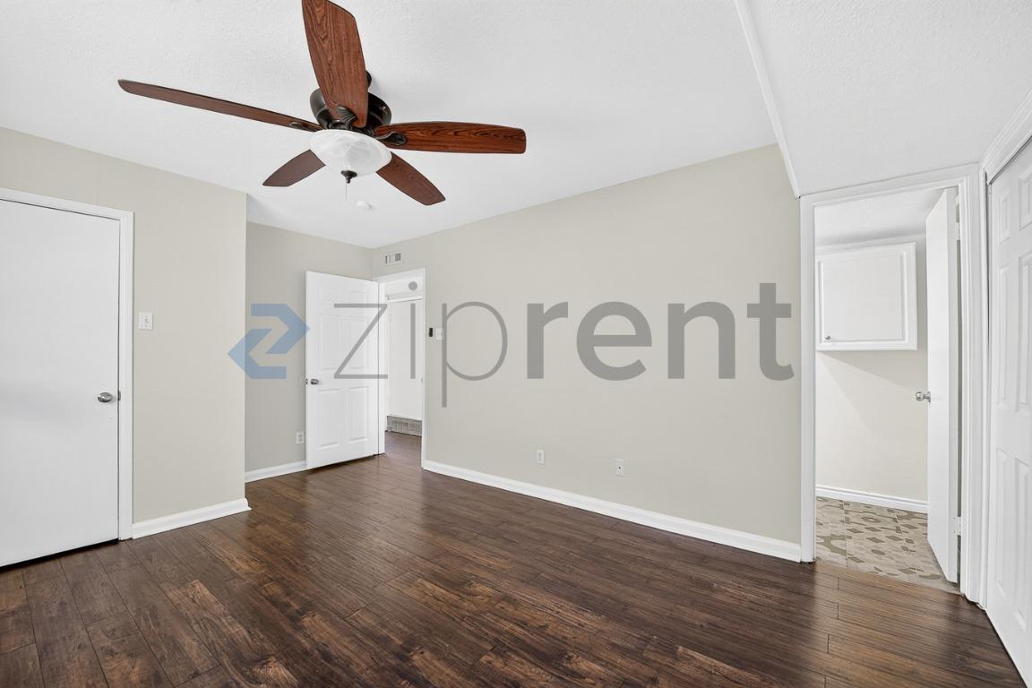 Building Photo - Unit