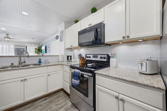 Building Photo - All Inclusive Seasonal Rental Available October 1st, 2025-March 31st 2026!