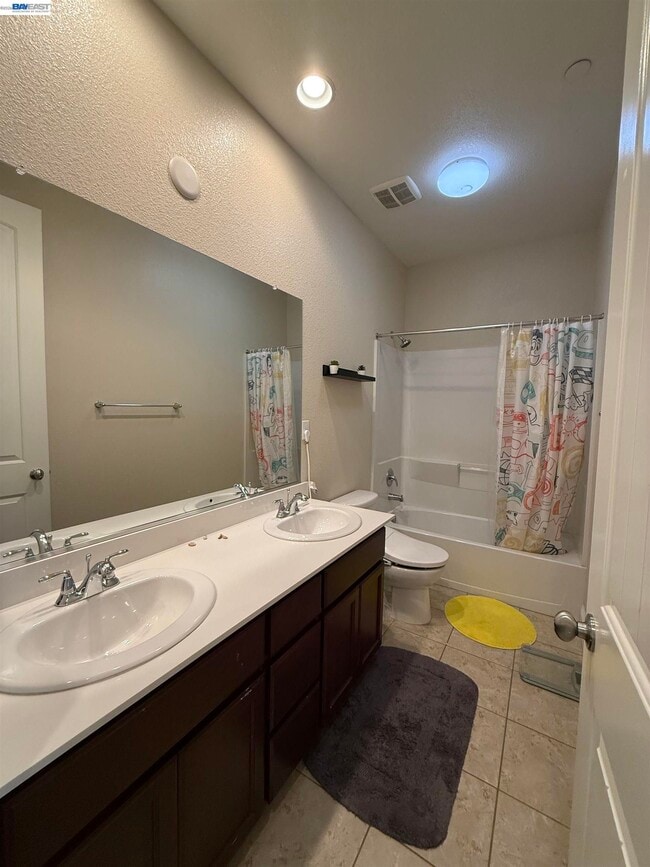 Building Photo - 6492 Bayview Dr