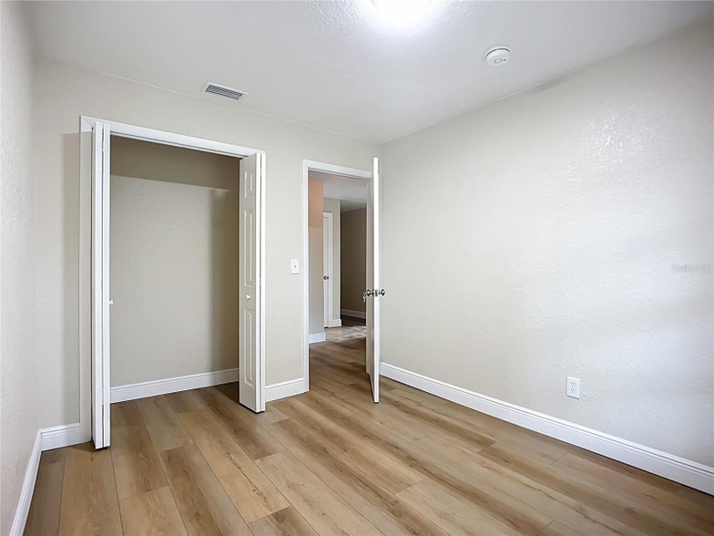 Building Photo - 6511 3rd Ave NE